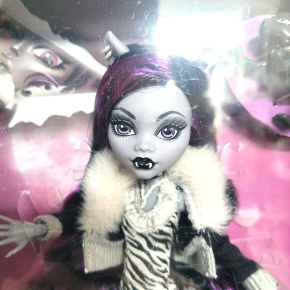 Mattel Monster High Reel Drama Clawdeen Wolf Doll - NRFB - Picture 5 of 5